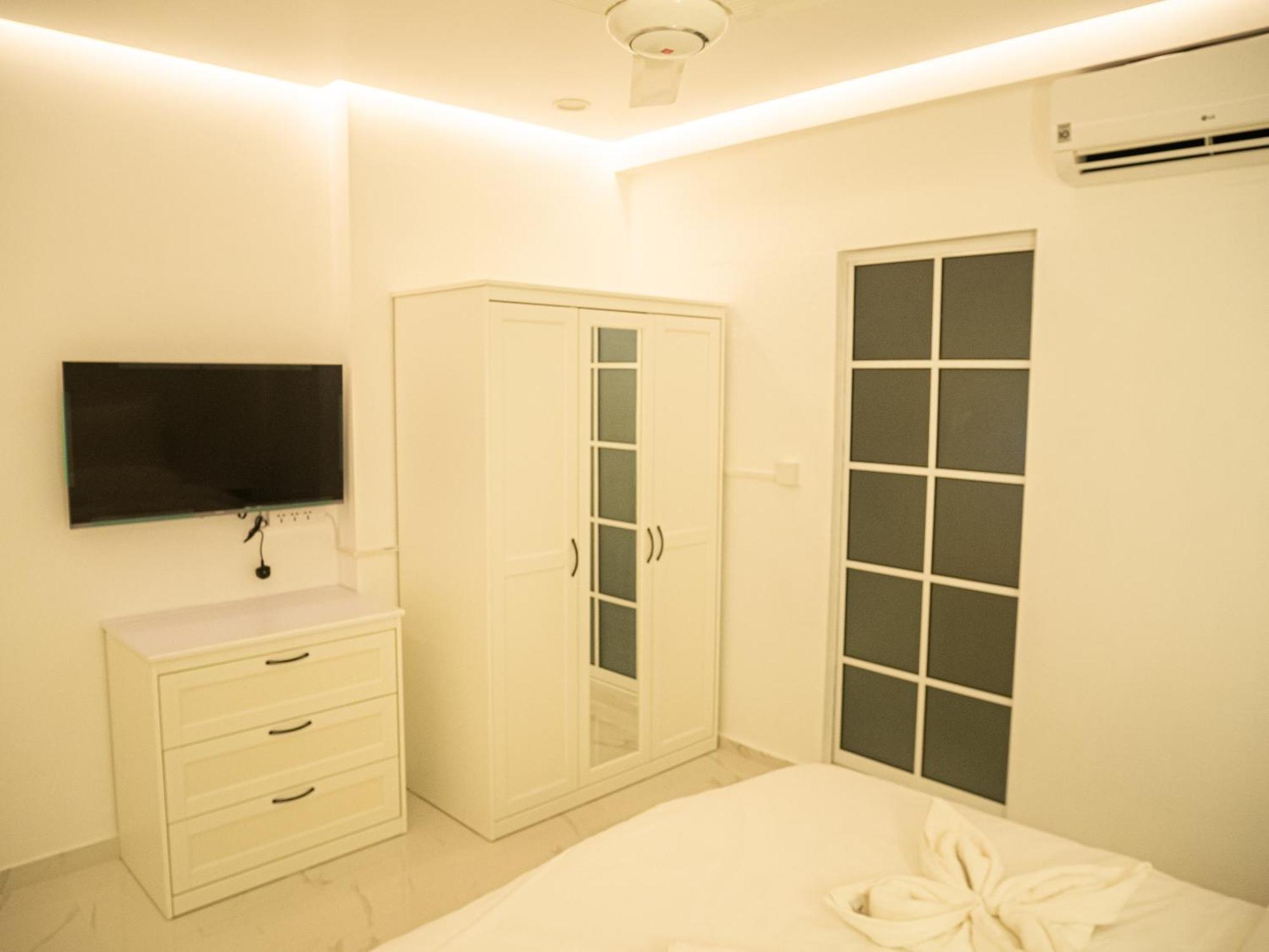 Beachfront Apartment Male Bagian luar foto