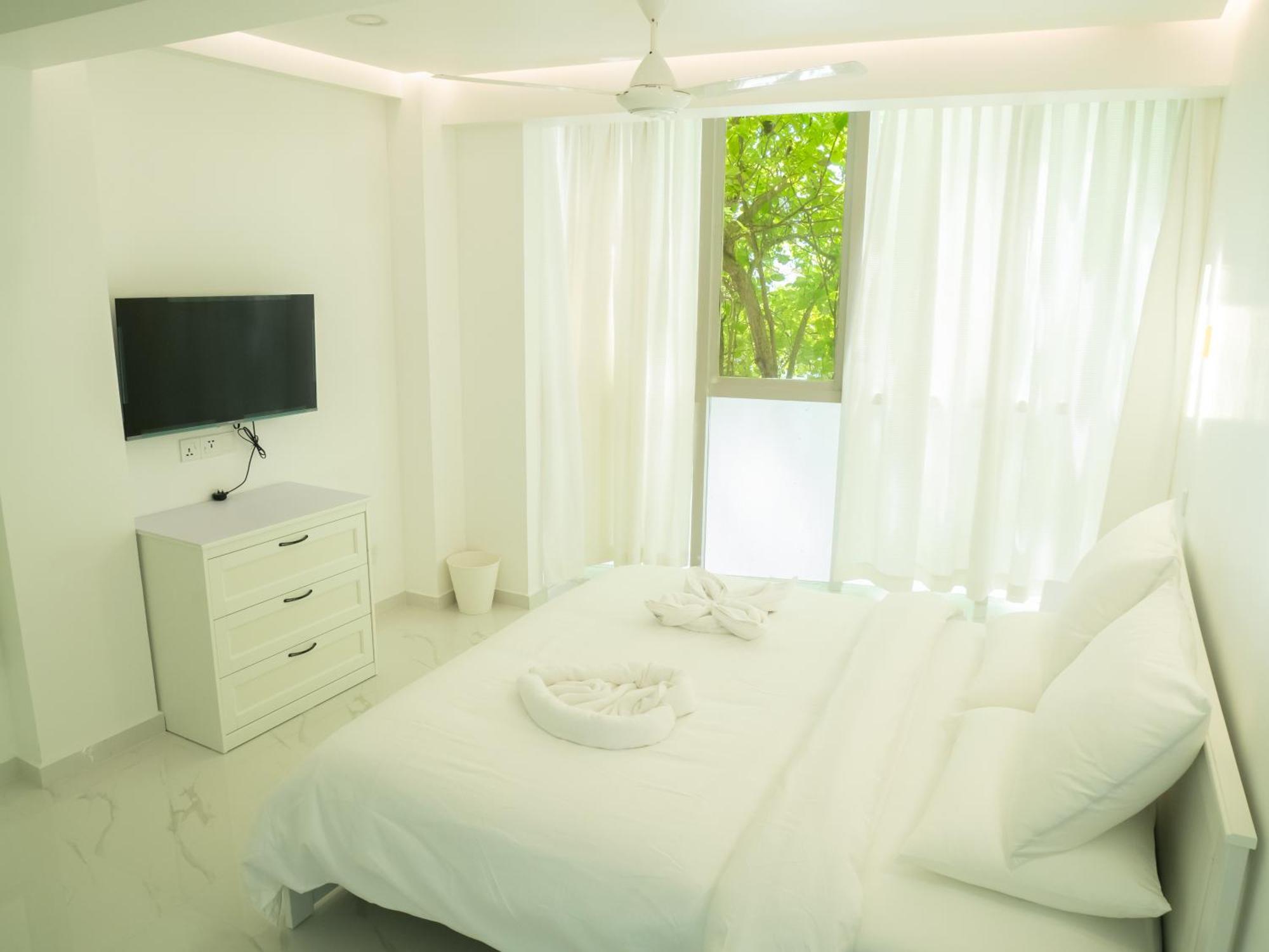 Beachfront Apartment Male Bagian luar foto