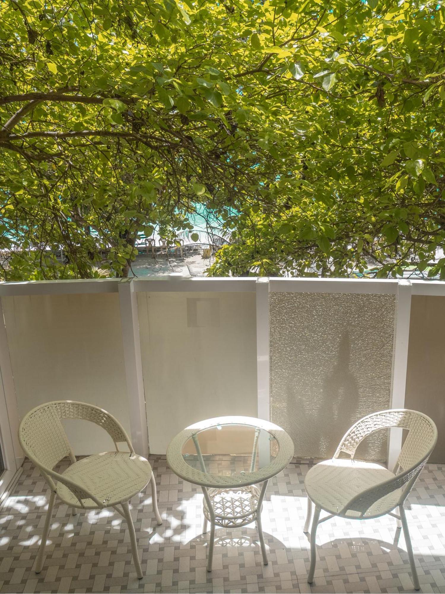 Beachfront Apartment Male Bagian luar foto